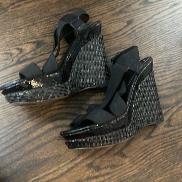 BCBC SIZE 7.5 BLACK PATENT LEATHER & ELASTIC WEDGES - Picture 2 of 6